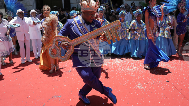 В Рио де Жанейро започна традиционният карнавал с коронацията на крал Момо