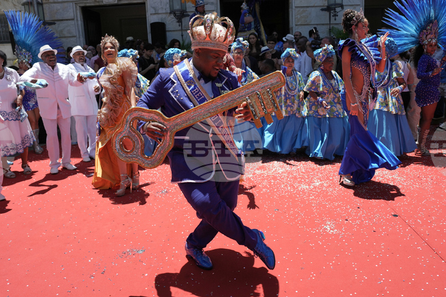 В Рио де Жанейро започна традиционният карнавал с коронацията на крал Момо