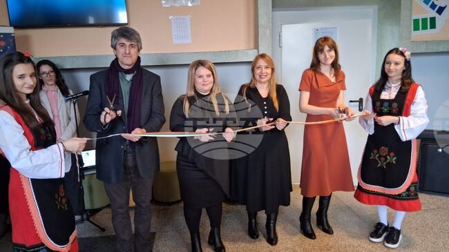  Началникът на Регионалното управление на образованието в София-град Елеонора Лилова откри STEM център в 15-о СУ „Адам Мицкевич“