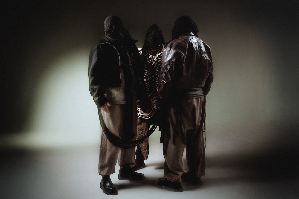 Нов музикален проект дебютира, без да разкрива своите създатели 