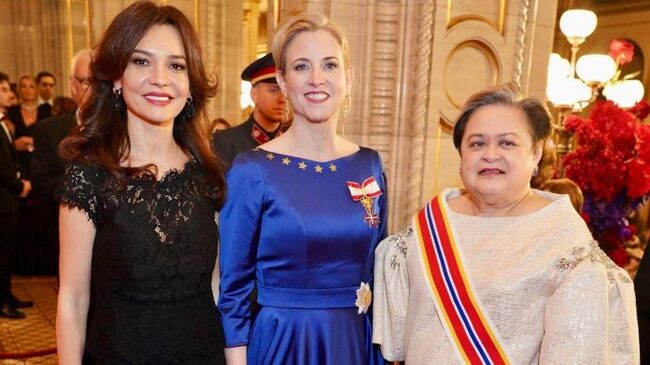 АТА: Албанският министър по въпросите на Европа и външните работи Елиза Спиропали беше почетен гост на бала във Виенската опера