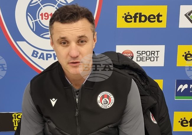 Наставникът на Локомотив София Станислав Генчев е доволен от начина, по който игра отборът му срещу Спартак 1918 Варна