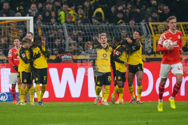 Борусия Дортмунд се приближи до лидера Байерн Мюнхен след победа над Майнц в Бундеслигата