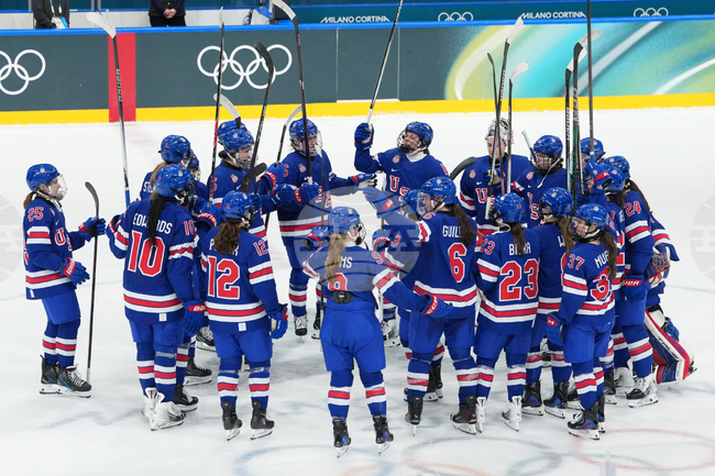 САЩ и Швеция са първите два полуфиналиста на хокейния турнир при жените на Олимпийските игри в Милано