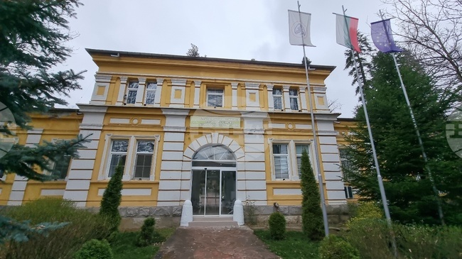 По случай храмовия празник на параклиса „Св. Лука Кримски“ в белодробната болница в Троян ще бъде отслужен водосвет