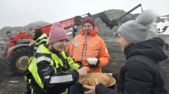 Final Group of 34th Antarctic Expedition Arrives at Bulgarian Antarctic Base