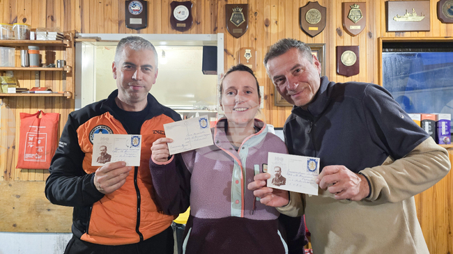 Members of 34th Bulgarian Antarctic Expedition Receive Post at Base on Livingston Island