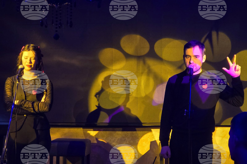 Добрич - „Между редовете“ - социално-театрално представление