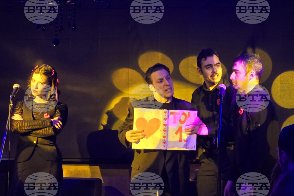 Добрич - „Между редовете“ - социално-театрално представление