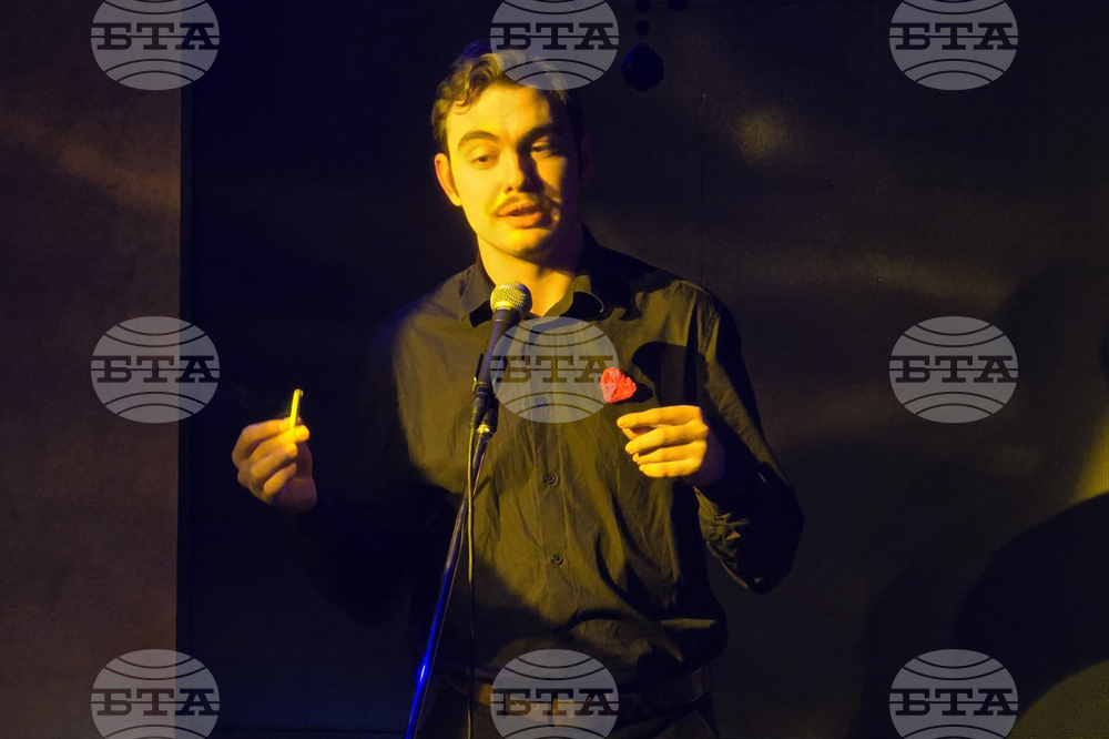 Добрич - „Между редовете“ - социално-театрално представление