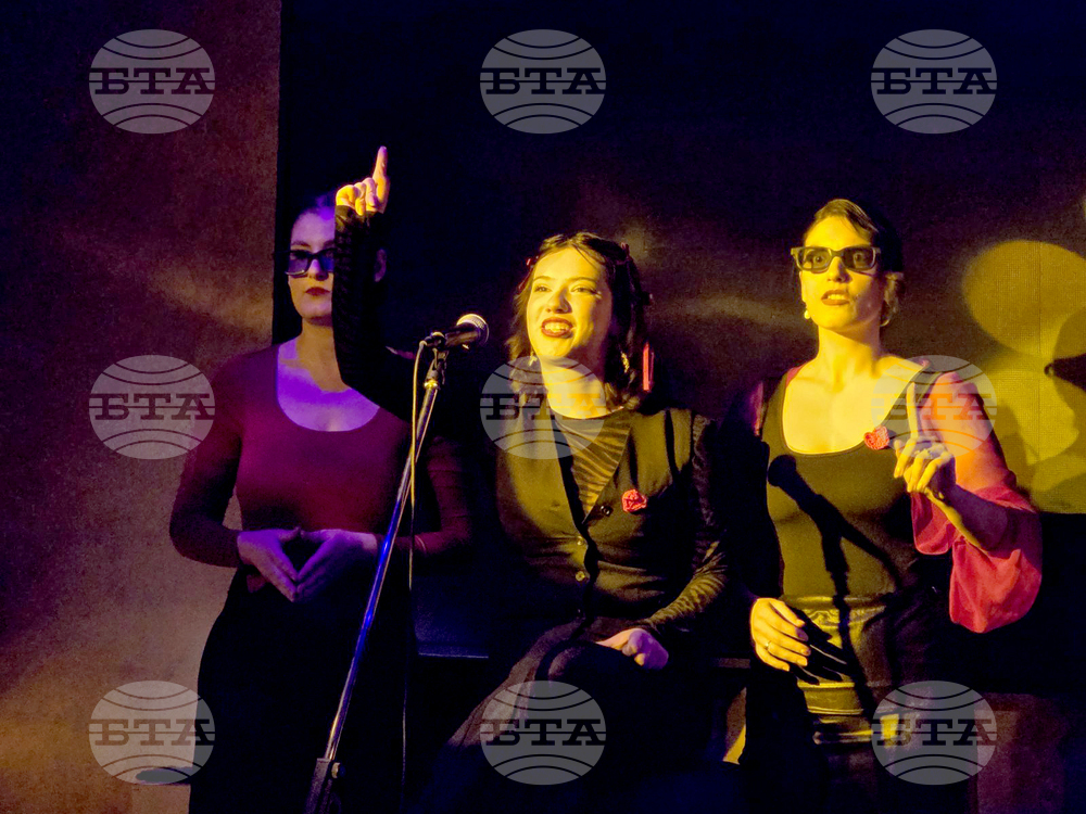 Добрич - „Между редовете“ - социално-театрално представление