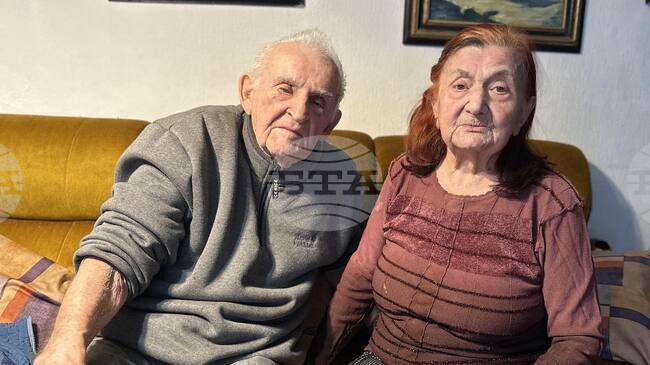 Кметът на Русе отличи най-възрастната семейна двойка в общината