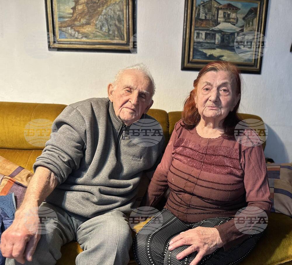 Кметът на Русе отличи най-възрастната семейна двойка в общината