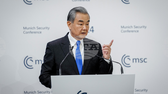 Китайският външен министър Ван И предупреди за "импулсивните" призиви на САЩ за дистанциране от Китай