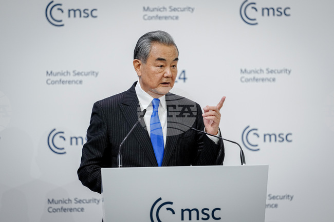 Китайският външен министър Ван И предупреди за "импулсивните" призиви на САЩ за дистанциране от Китай