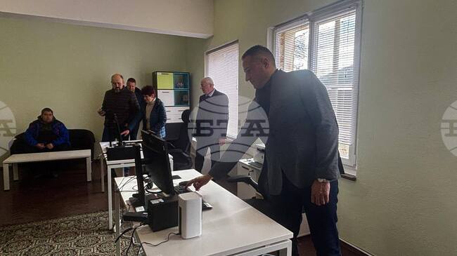 Дигитален клуб бе открит в читалището в радомирското село Стефаново