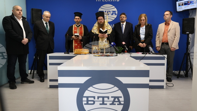 Националният пресклуб на БТА в Атина беше осветен от Знеполския епископ Мелетий, ректор на Софийската духовна семинария