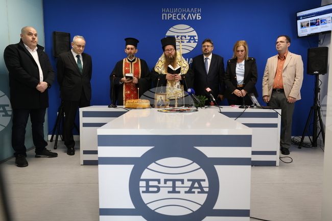 Bishop Meletius of Znepol Consecrates New BTA Press Club in Athens