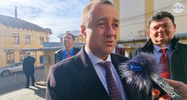 С изключение на един, за всички лотове на АМ "Хемус" са издадени строителни разрешителни, каза регионалният министър в оставка Иван Иванов