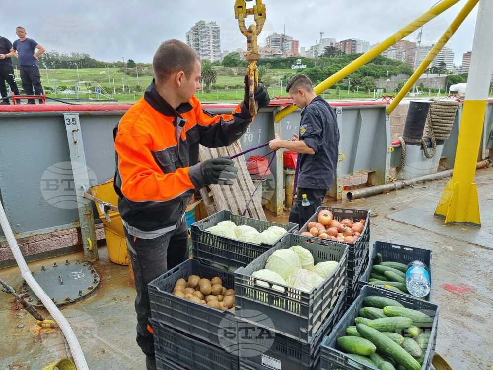 Day 84: RSV 421 Loads Supplies, Fuel before Departing from Mar del Plata