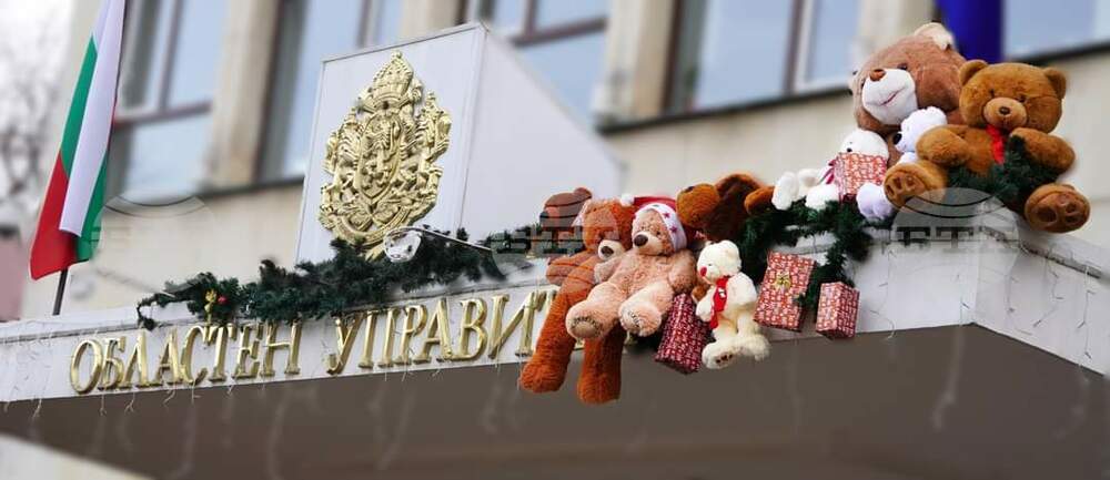 Деца в неравностойно положение получиха плюшени мечета от Областна администрация – Габрово