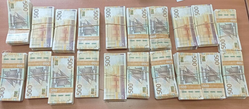 Агенция „Митници“: Недекларирана валута за над 700 000 лева откриха митническите служители на МП Капитан Андреево