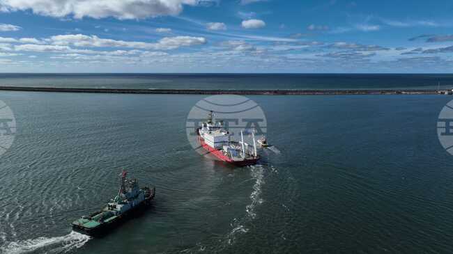 Влекач потъна на пристанище Мидия в Румъния, един човек от екипажа загина при инцидента