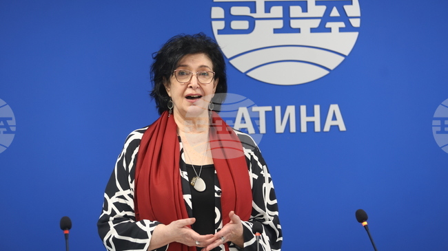 Половината ми история е гръцка, половината - българска; чувствам се един балкански човек, каза джаз певицата Вики Алмазиду пред БТА