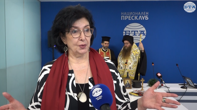 Джаз певицата Вики Алмазиду приветства новия пресклуб на БТА в Атина с песен на големия гръцки композитор Манос Хадзидакис