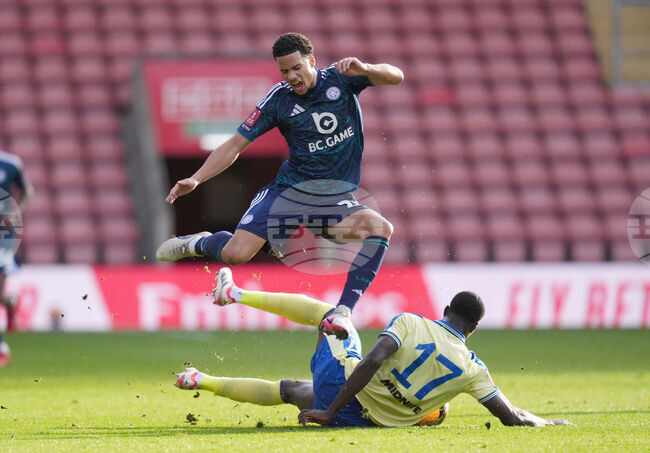 Английският футболен клуб Лестър Сити обжалва решението да му бъдат отнети шест точки