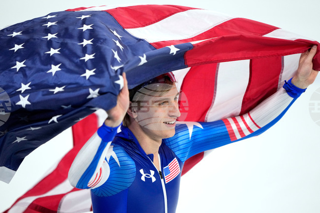 Американецът Джордан Щолц спечели втората си титла в Милано-Кортина 2026 с олимпийски рекорд в бързото пързаляне с кънки на 500 метра 