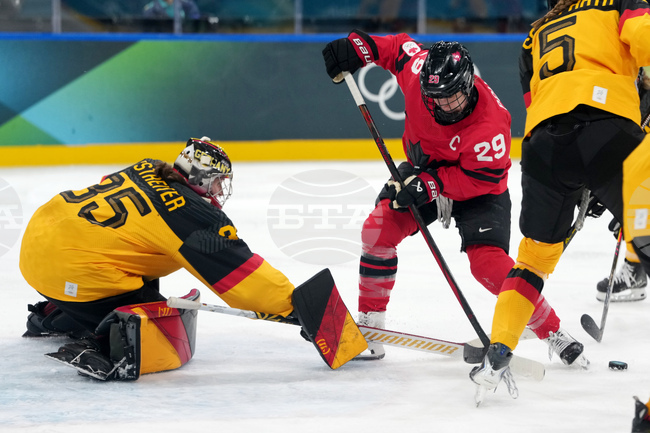 Защитаващият титлата си тим на Канада ще играе срещу Швейцария на полуфиналите на олимпийския турнир по хокей на лед за жени