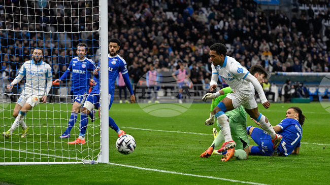 Олимпик Марсилия допусна гол в добавеното време и спечели само точка срещу Страсбург