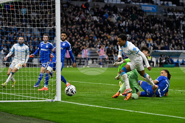 Олимпик Марсилия допусна гол в добавеното време и спечели само точка срещу Страсбург