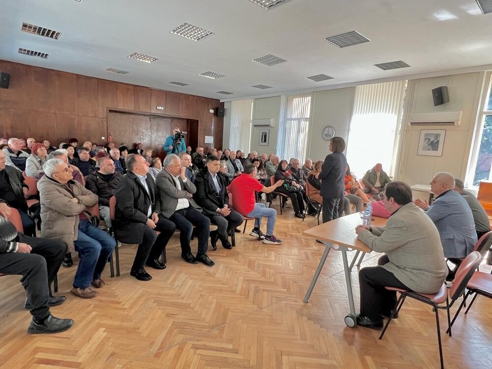 Корнелия Нинова в Разлог: Единствено БСП се борим срещу джендър идеологията в училищата. Подкрепете ни