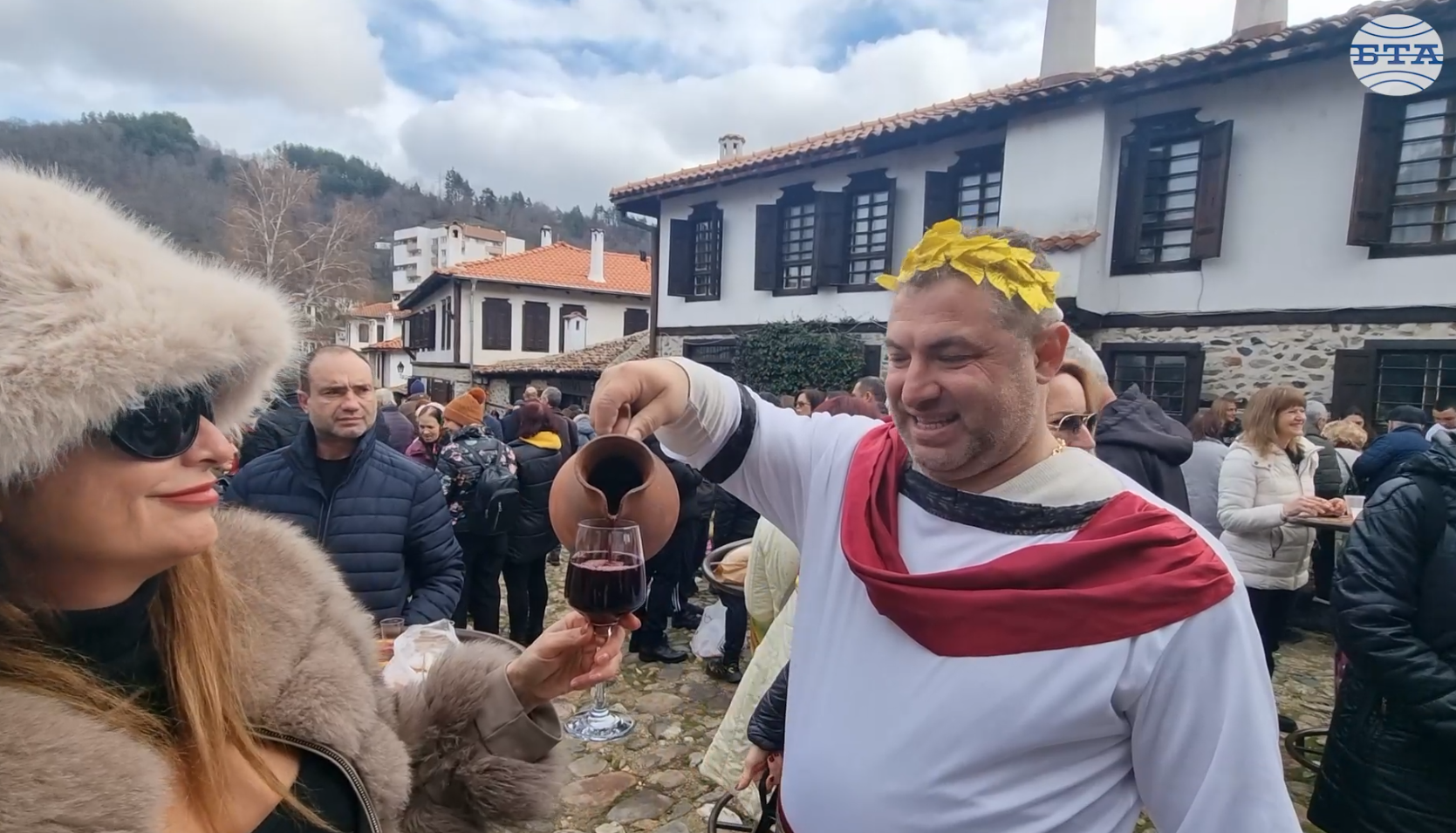 Бутикови изби и домашни винопроизводители представиха реколтата си на традиционния празник „Трифониада“ в Златоград