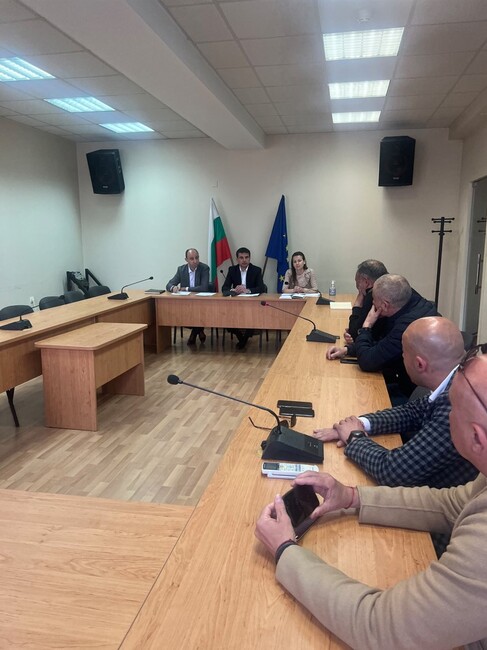 Областна администрация Благоевград: Областният управител обеща на живеещите на ул. „Митрополит Борис“ и ул. „Христо Силянов“ да не оспорва решението на ОбС-Благоевград в съда, като обясни мотивите за своята позиция