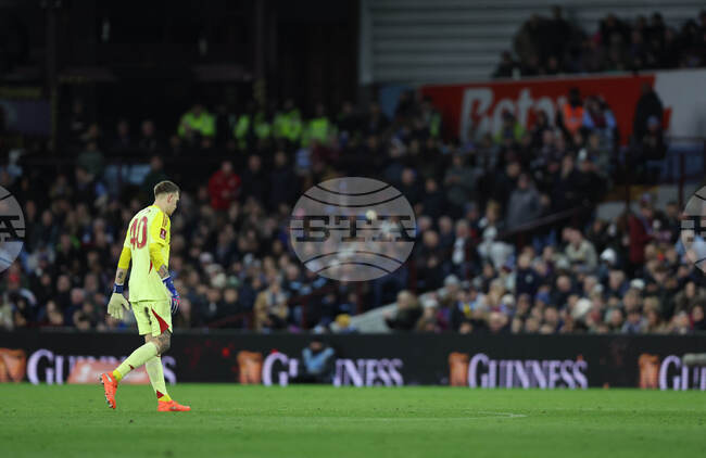 Вратарят на Астън Вила Марко Бизо се извини за червения си картон срещу Нюкасъл във ФА Къп