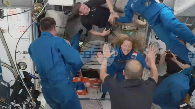 Четирима нови астронавти пристигнаха на МКС, за да заменят евакуирания екипаж на НАСА