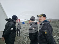 Антарктида - 34-та българска антарктическа експедиция - научноизследователски кораб "Св. св. Кирил и Методий" - българска антарктическа база "Св. Климент Охридски"