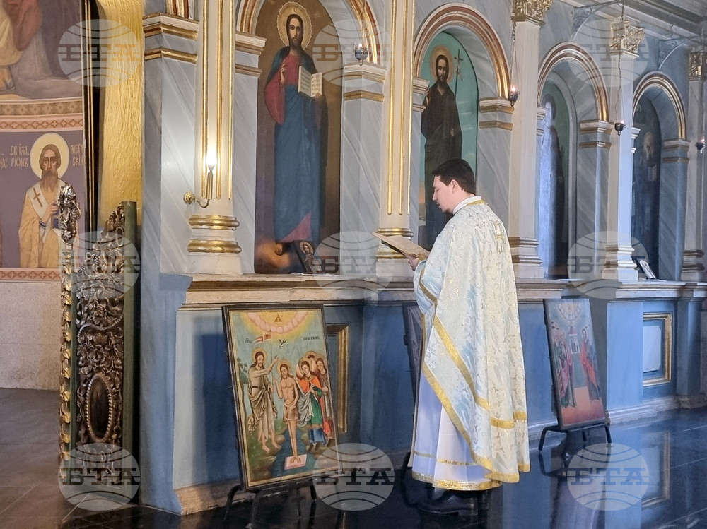 Плевен - храм „Света Параскева“ - неделно богослужение