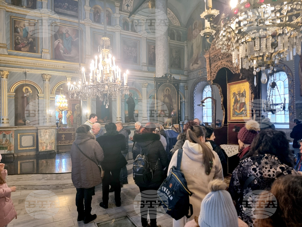 Плевен - храм „Света Параскева“ - неделно богослужение