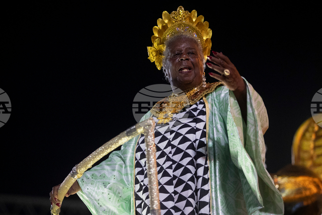 Школи по самба отдадоха почит към чернокожи бразилски писателки на парадите си на карнавала в Рио де Жанейро 