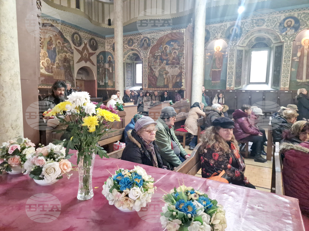 Търговище - храм „Св. Успение Богородично“ - неделна служба и проповед