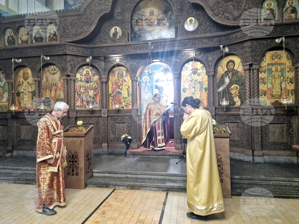 Търговище - храм „Св. Успение Богородично“ - неделна служба и проповед