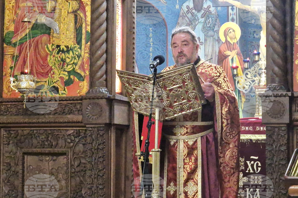 Търговище - храм „Св. Успение Богородично“ - неделна служба и проповед