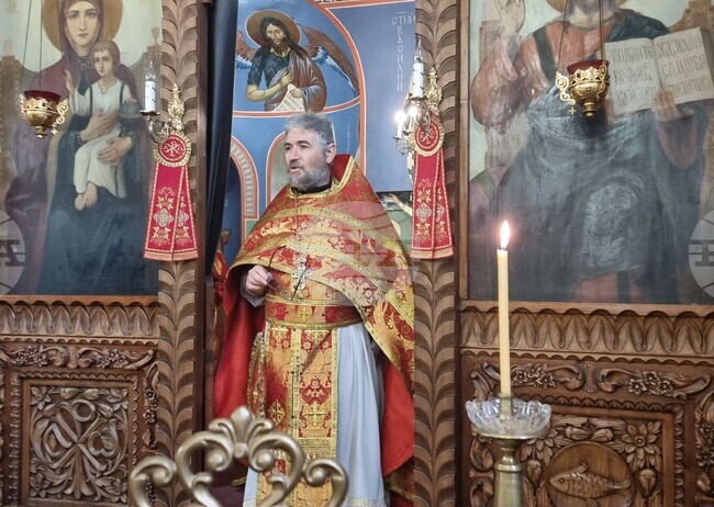 Днес е време за спасение, каза отец Красимир на миряните в храма „Свети Три Светители“ в Шумен