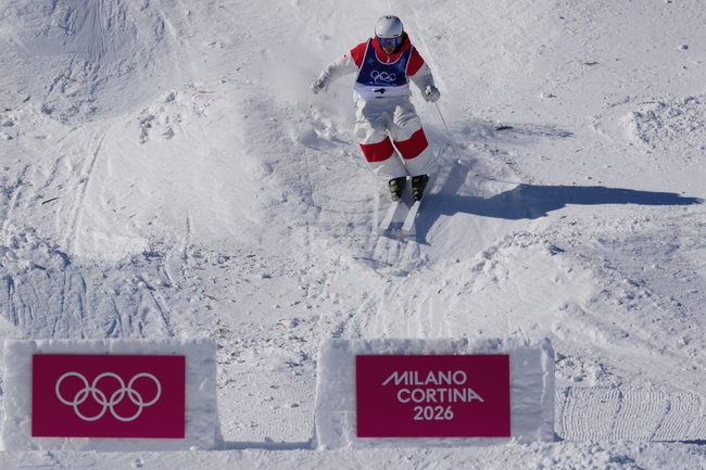 Канадецът Микаел Кингсбъри взе златото в историческото първо паралелно състезание бабуни за мъже на Олимпийските игри в Милано-Кортина