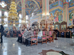 Шумен - църква „Свети Три Светители“ - неделна служба