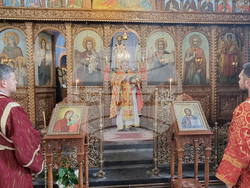 Шумен - църква „Свети Три Светители“ - неделна служба